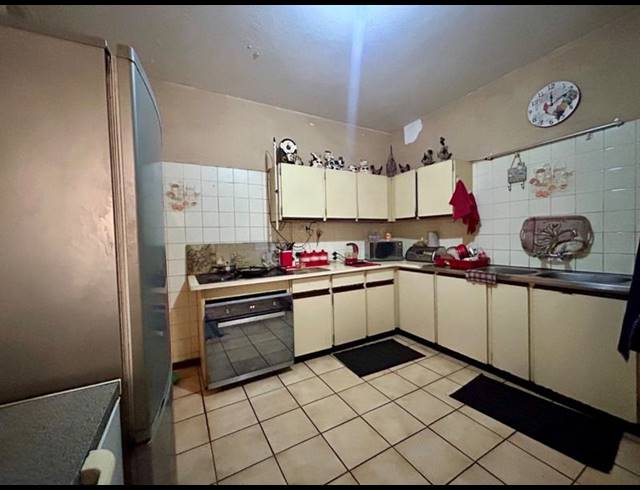 2 BEDROOM TOWNHOUSE FOR SALE IN VANDERBIJLPARK CE 2
